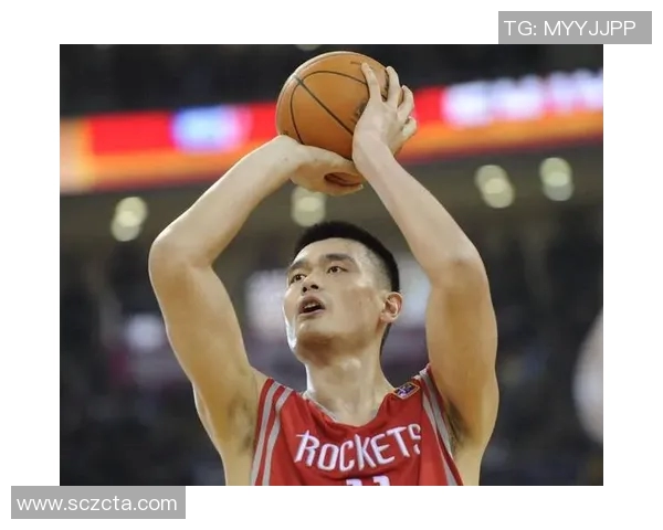 姚明逆天反击扣篮瞬间展现篮球巨星的力量与优雅